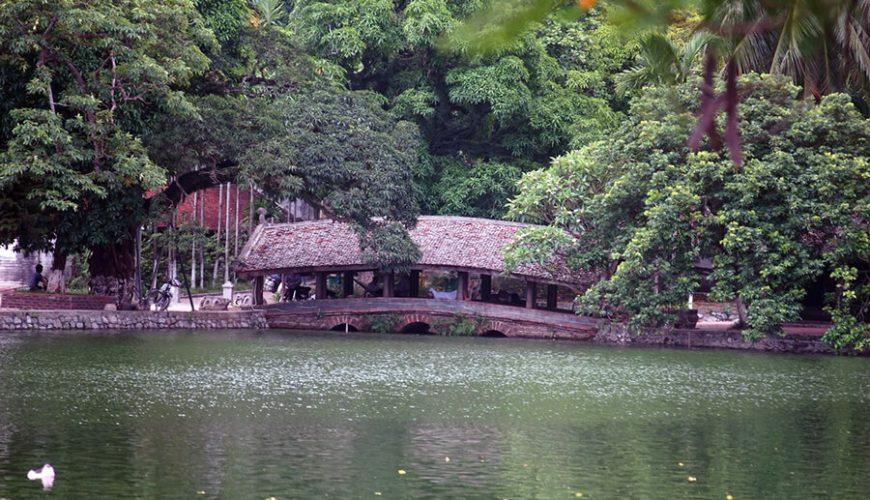 Tiled bridge in Thay Temple