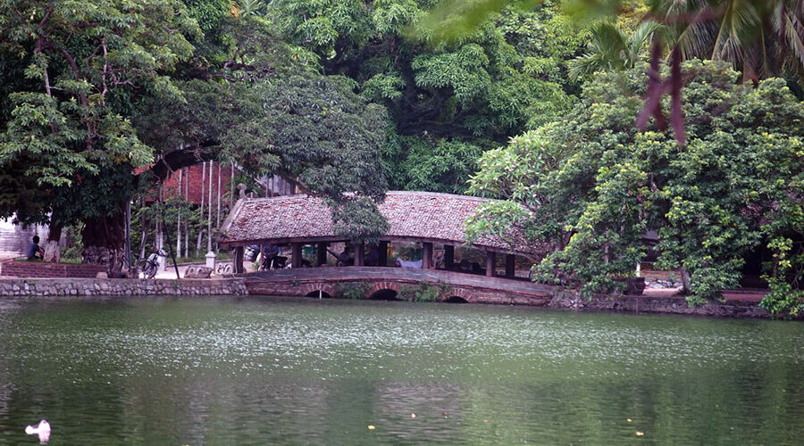 Tiled bridge in Thay Temple