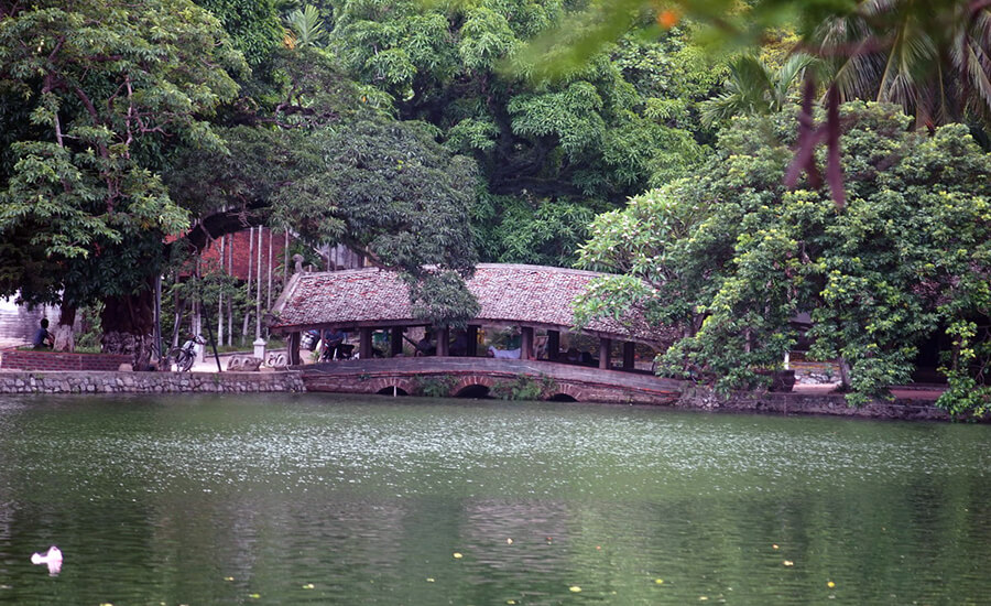 Tiled bridge in Thay Temple