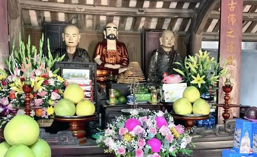 To house in Tay Phuong pagoda