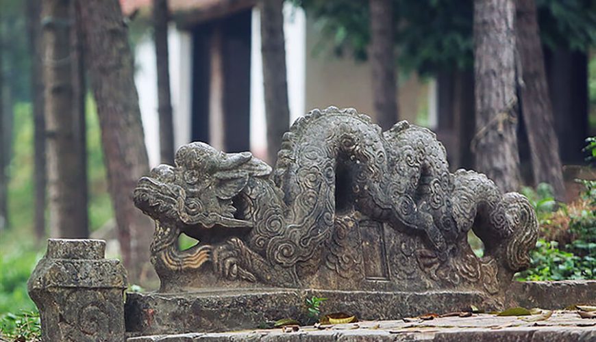 dragon stone in Tram Gian Pagoda