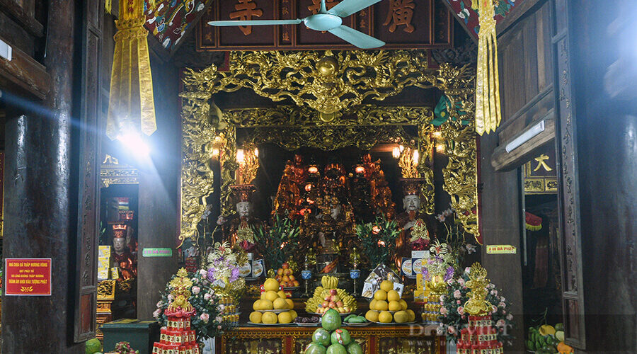 The main hall of Tram Gian Pagoda