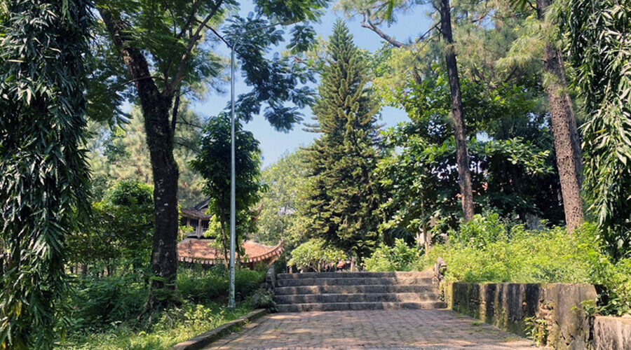 view outside of Tram Gian Pagoda