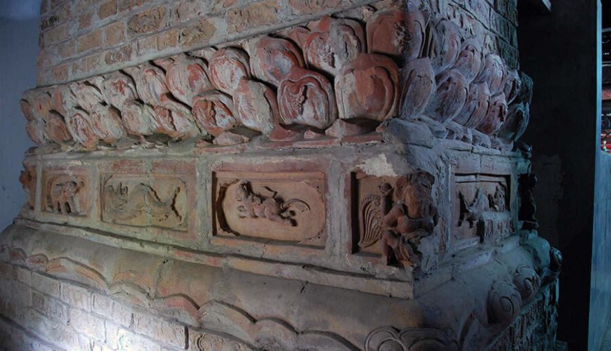 stone pedestal in Tram Gian Pagoda