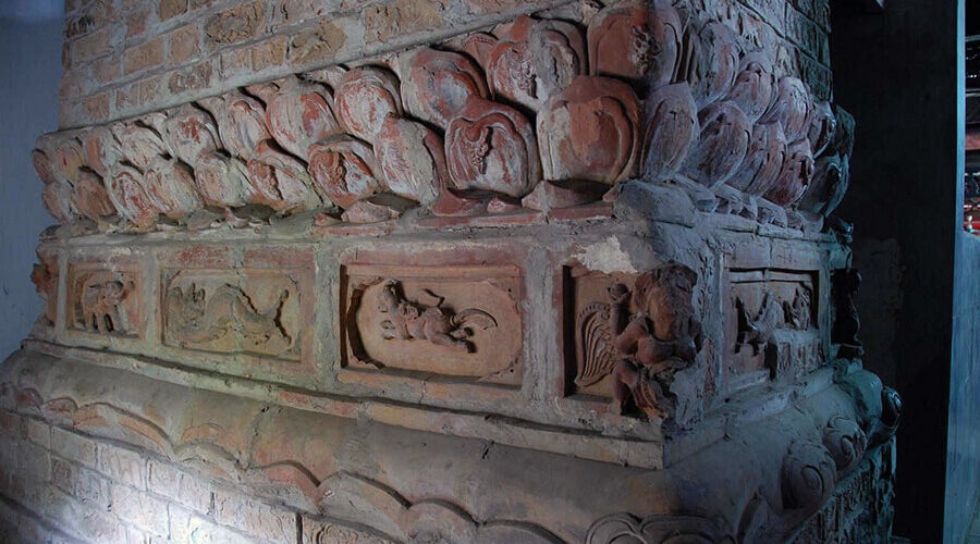 stone pedestal in Tram Gian Pagoda
