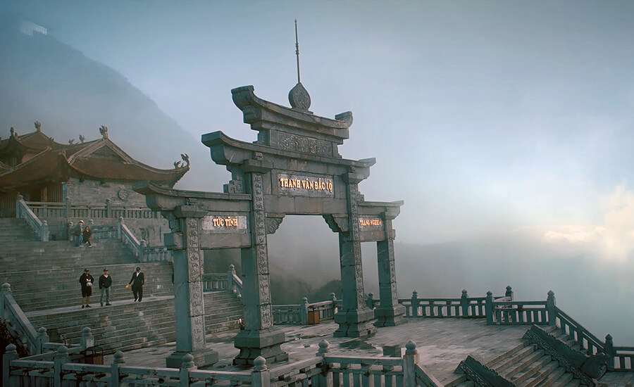 Vietnamese pagodas architecture on "the Roof of Indochina