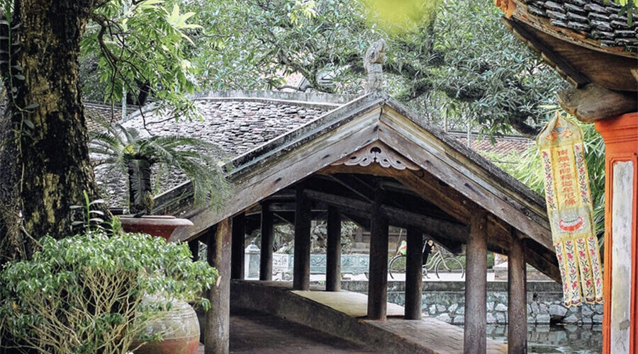 bridge in Thay Temple