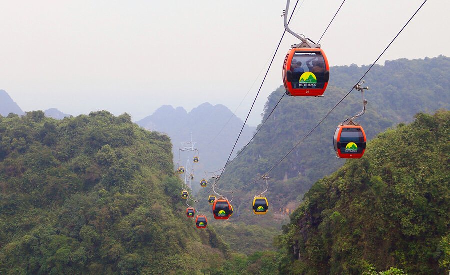 cable car in Huong Tich cave