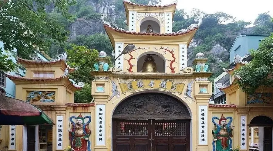 triple gate in Long Tien pagoda