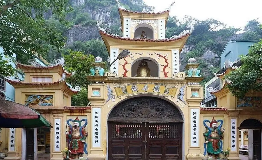 triple gate in Long Tien pagoda