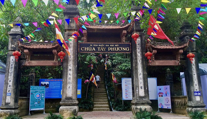 entrance of Tay Phuong Pagoda