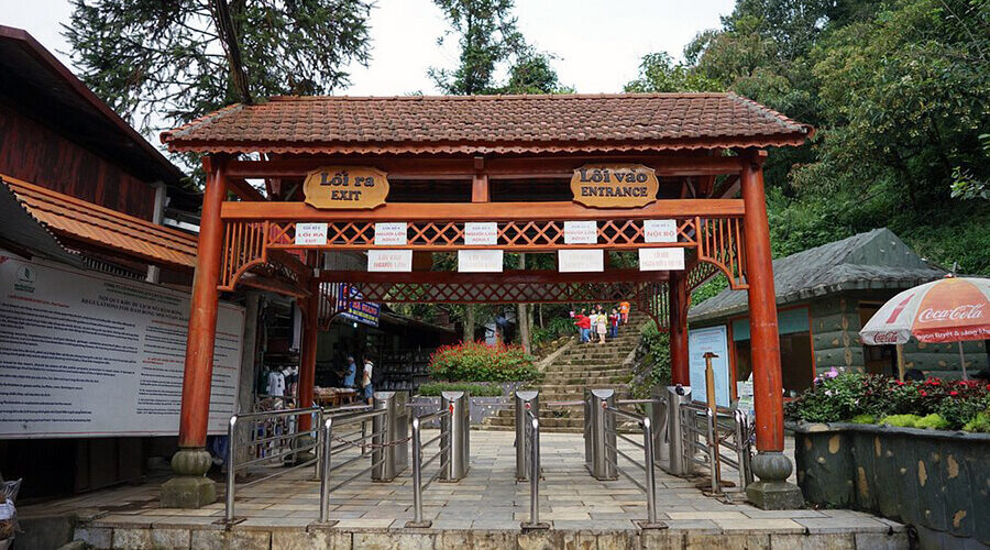 entrance at Ham Rong Mountain