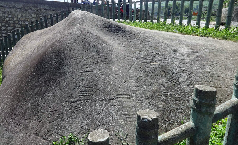 Sapa Ancient Rock Field