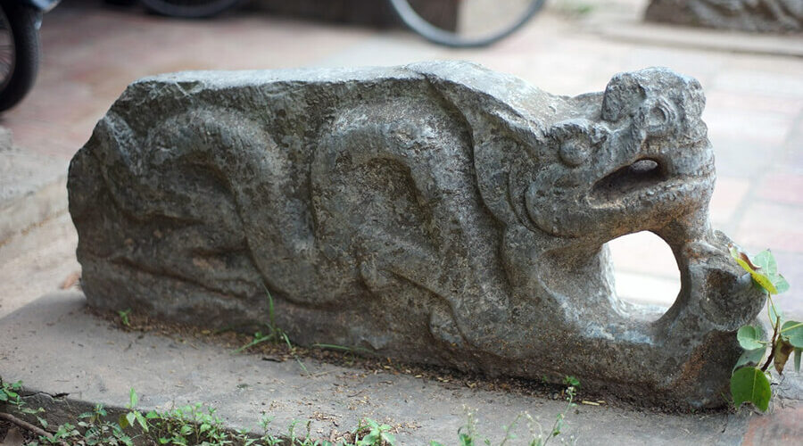 Tiled bridge in Thay Temple