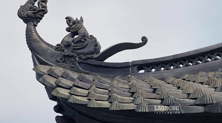 the unique roof Dong Pagoda