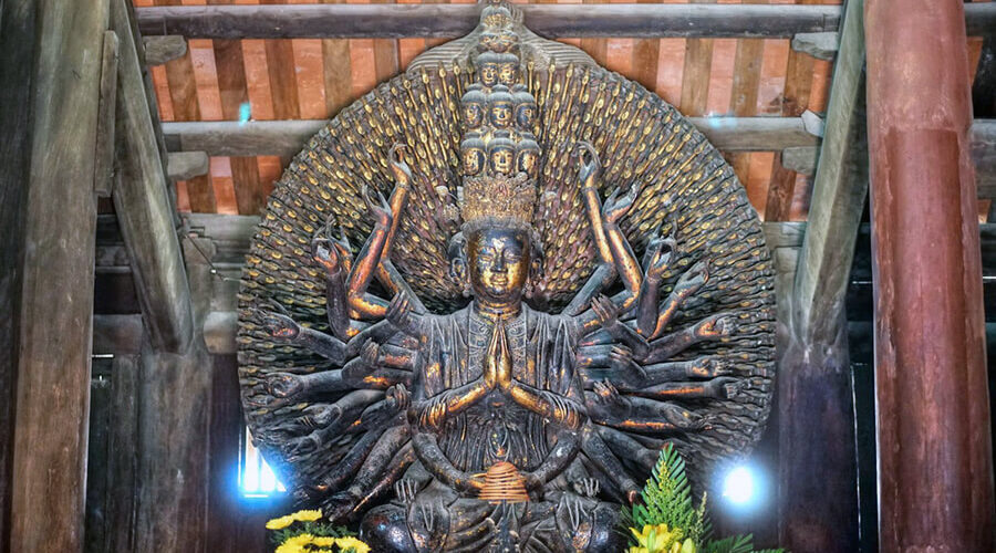 Guanyin statue in Thap But Pagoda