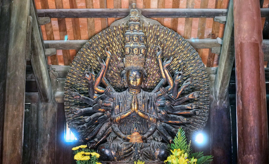 Guanyin statue in Thap But Pagoda