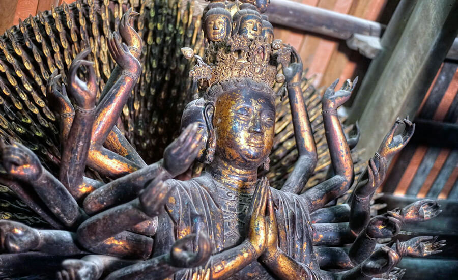 Guanyin statue in Thap But Pagoda