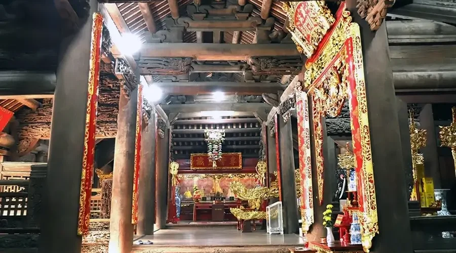 inside Hang Kenh Communal House