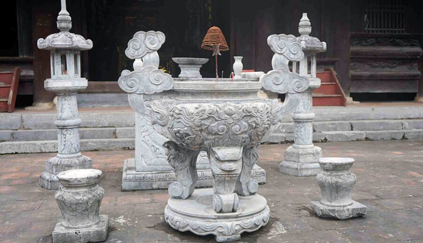 The communal house carved with nearly 400 dragons