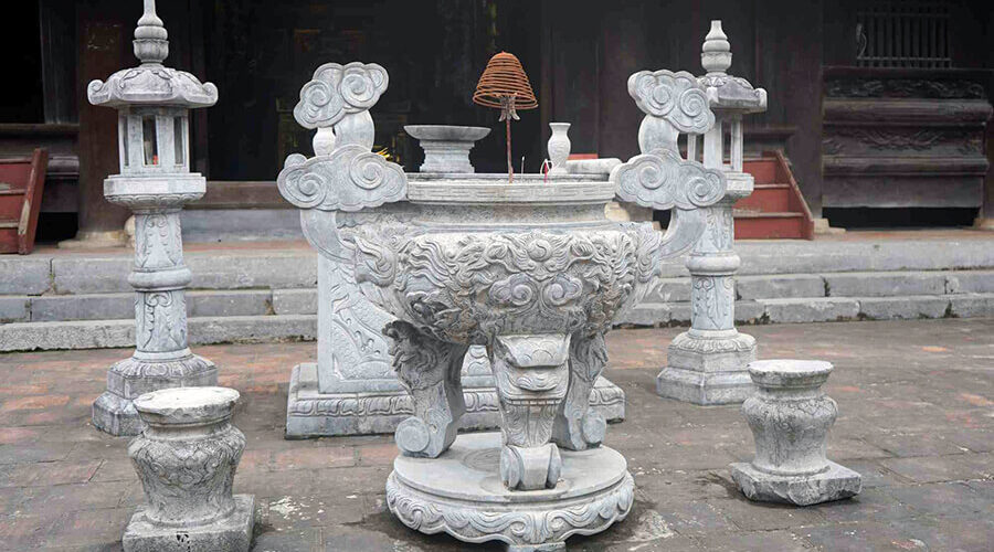 The communal house carved with nearly 400 dragons