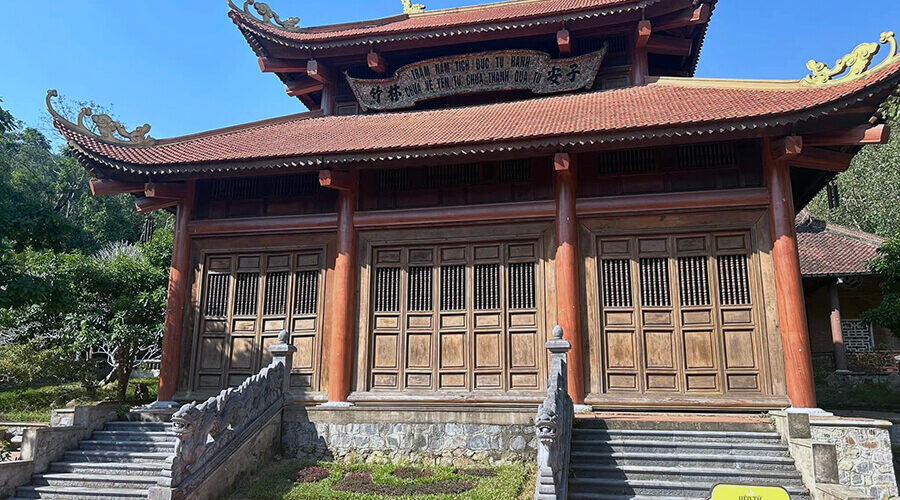 Hoa Yen pagoda