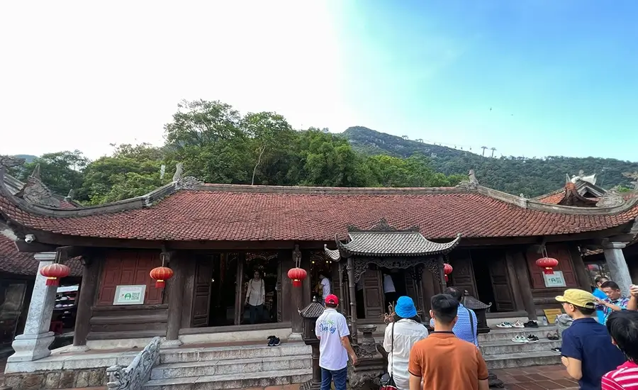 Hoa Yen Pagoda