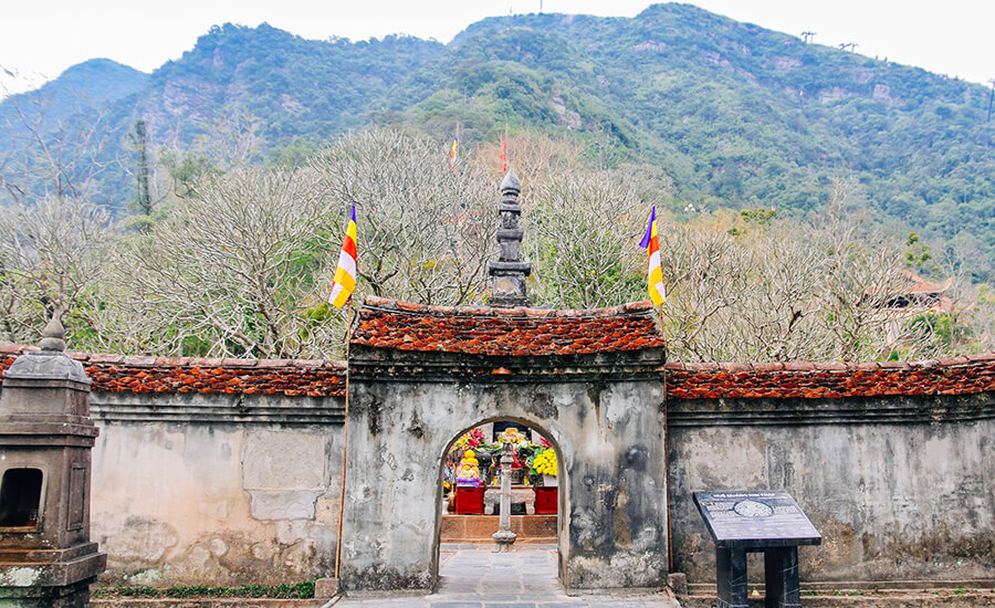 Hoa Yen pagoda