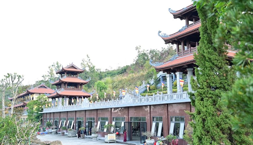 Long Hoa pagoda in Voi Mountain
