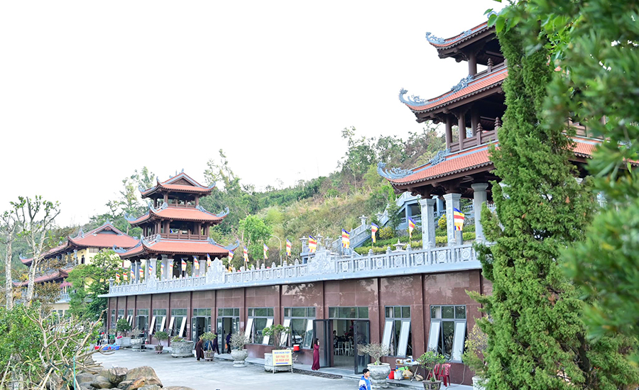 Long Hoa pagoda in Voi Mountain