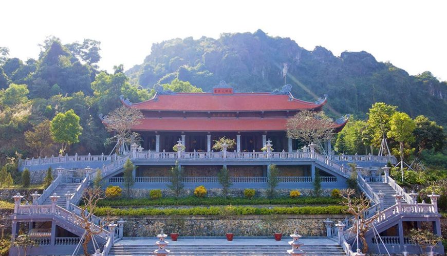 Long Hoa pagoda in Voi Mountain