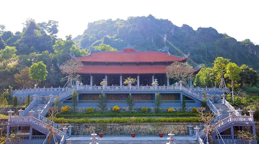 Long Hoa pagoda in Voi Mountain