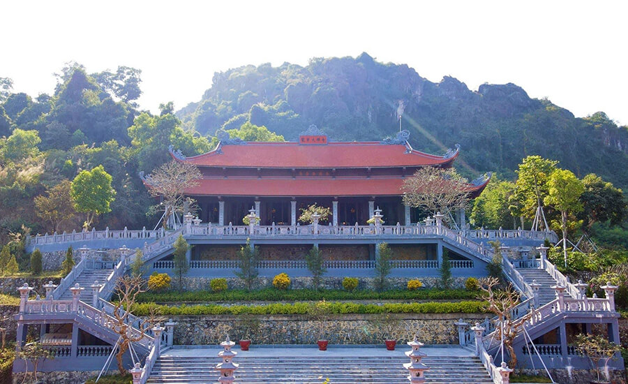 Long Hoa pagoda in Voi Mountain