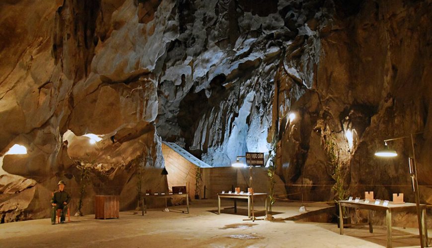 Quan Y cave in Cat Ba