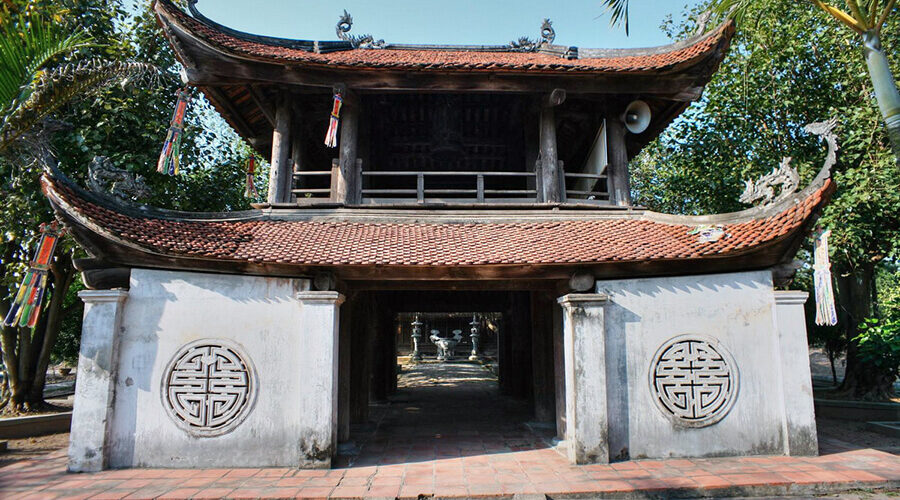 three-door gate in Thap But Pagoda