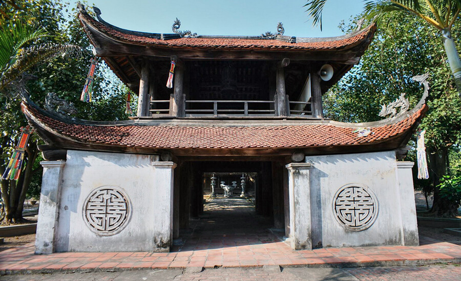 three-door gate in Thap But Pagoda
