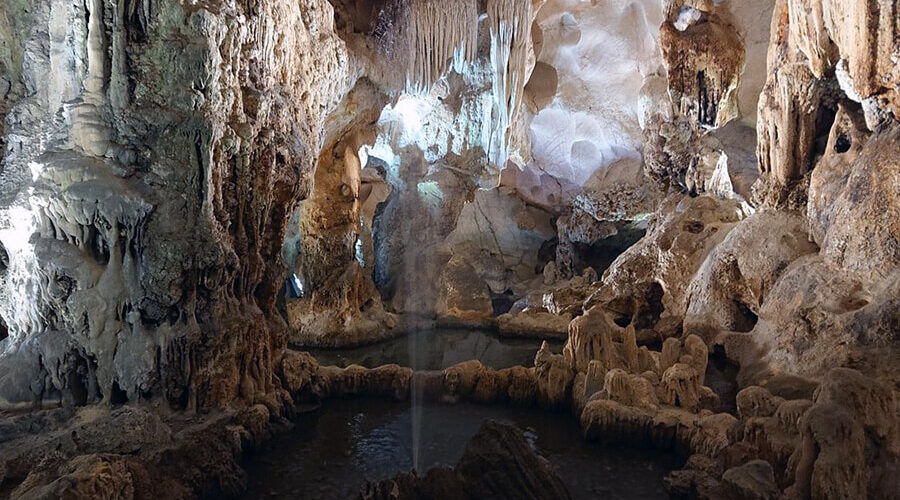 Thien Cung grotto