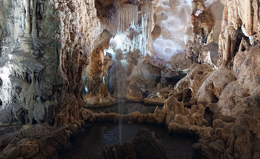 Thien Cung grotto