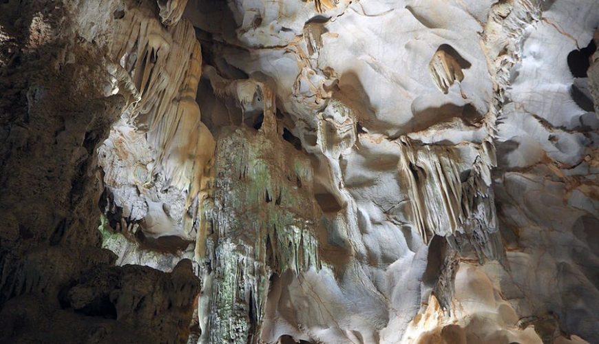 Thien Cung grotto
