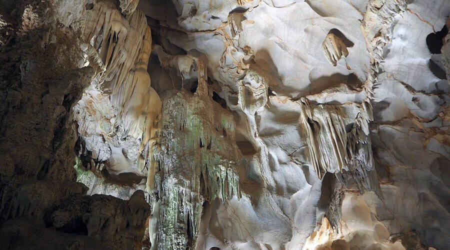 Thien Cung grotto