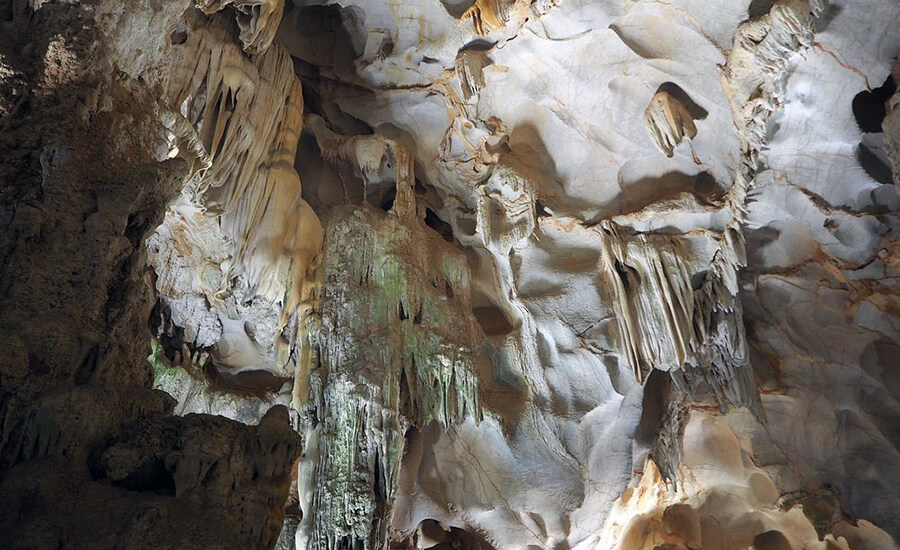 Thien Cung grotto