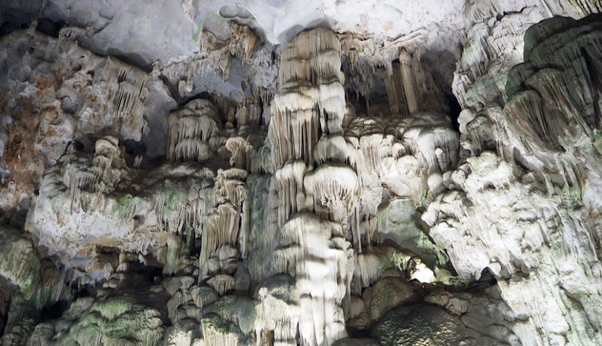 Thien Cung grotto