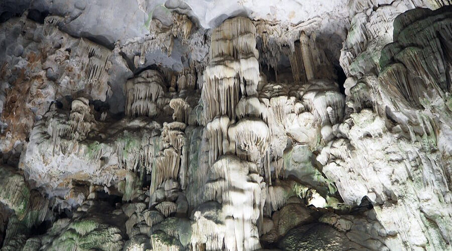 Thien Cung grotto