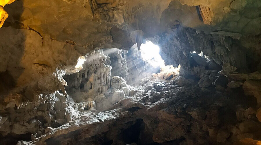 Thien Cung grotto