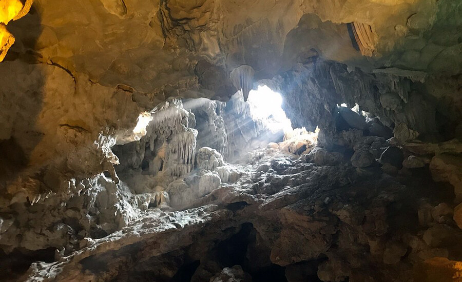 Thien Cung grotto