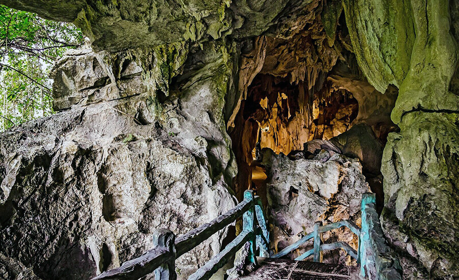 Trung Tang cave in Cat ba