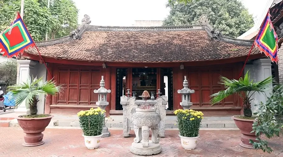 Van Tu in Hang Kenh Communal House