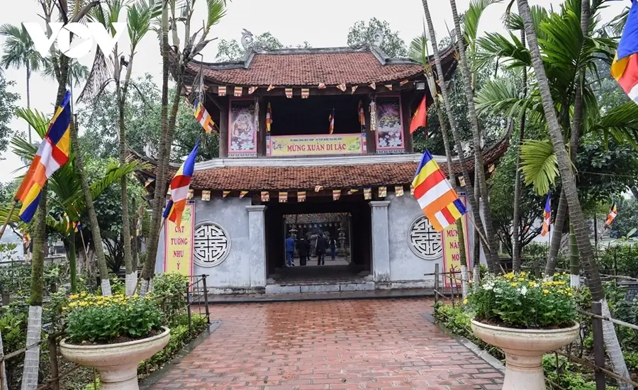 Visit But Thap Pagoda - admire the national treasure