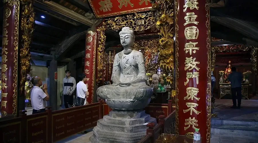 stone statue of Amitayus Buddha