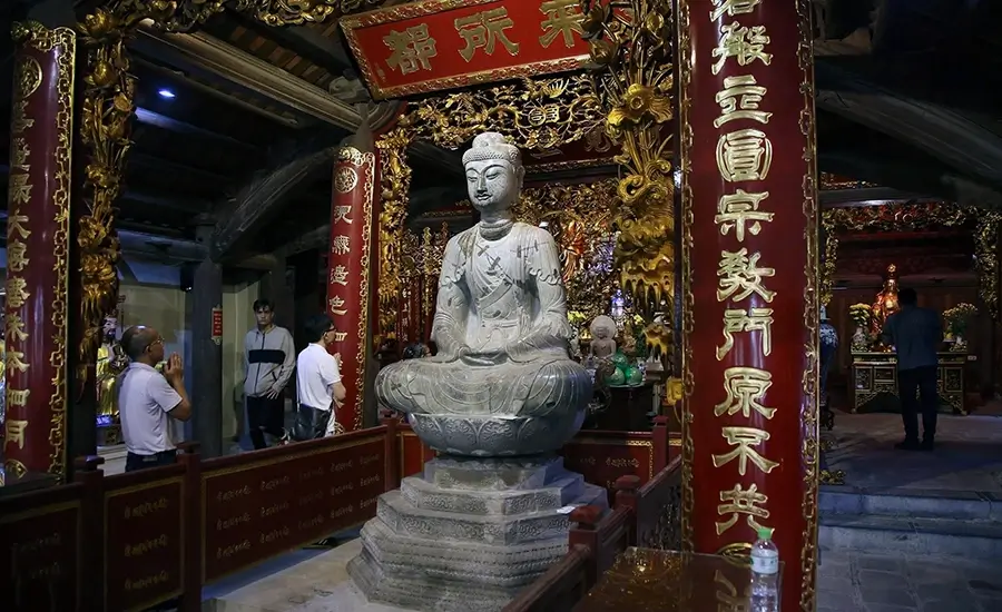 stone statue of Amitayus Buddha